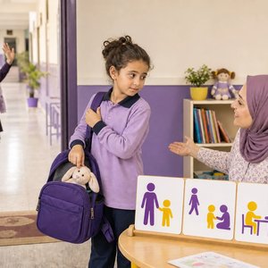 قلق الانفصال عند الأطفال: متى يحتاج إلى علاج؟
